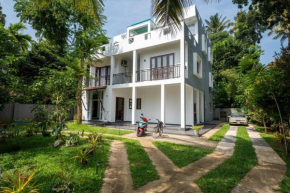 6-Bedroom Villa for 15 Guests in Talpe